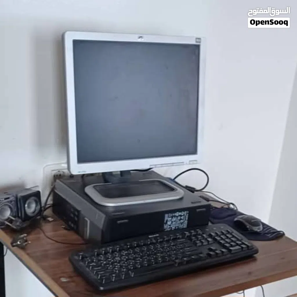 كمبيوتر hp مع كيس dell و ملحقاته