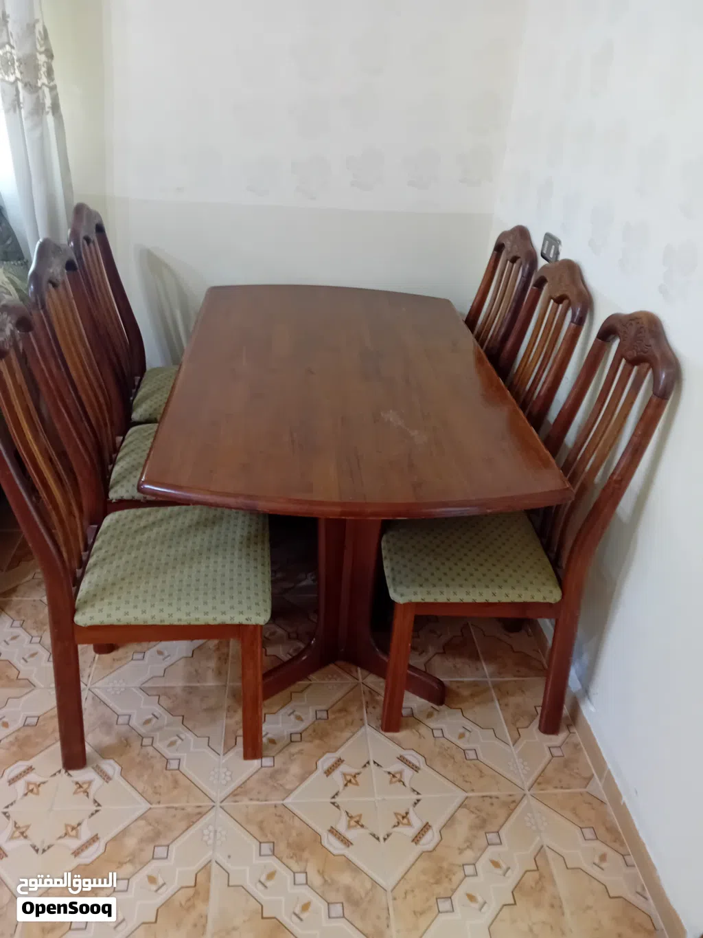 طاولة سفرة للبيع السعر 80