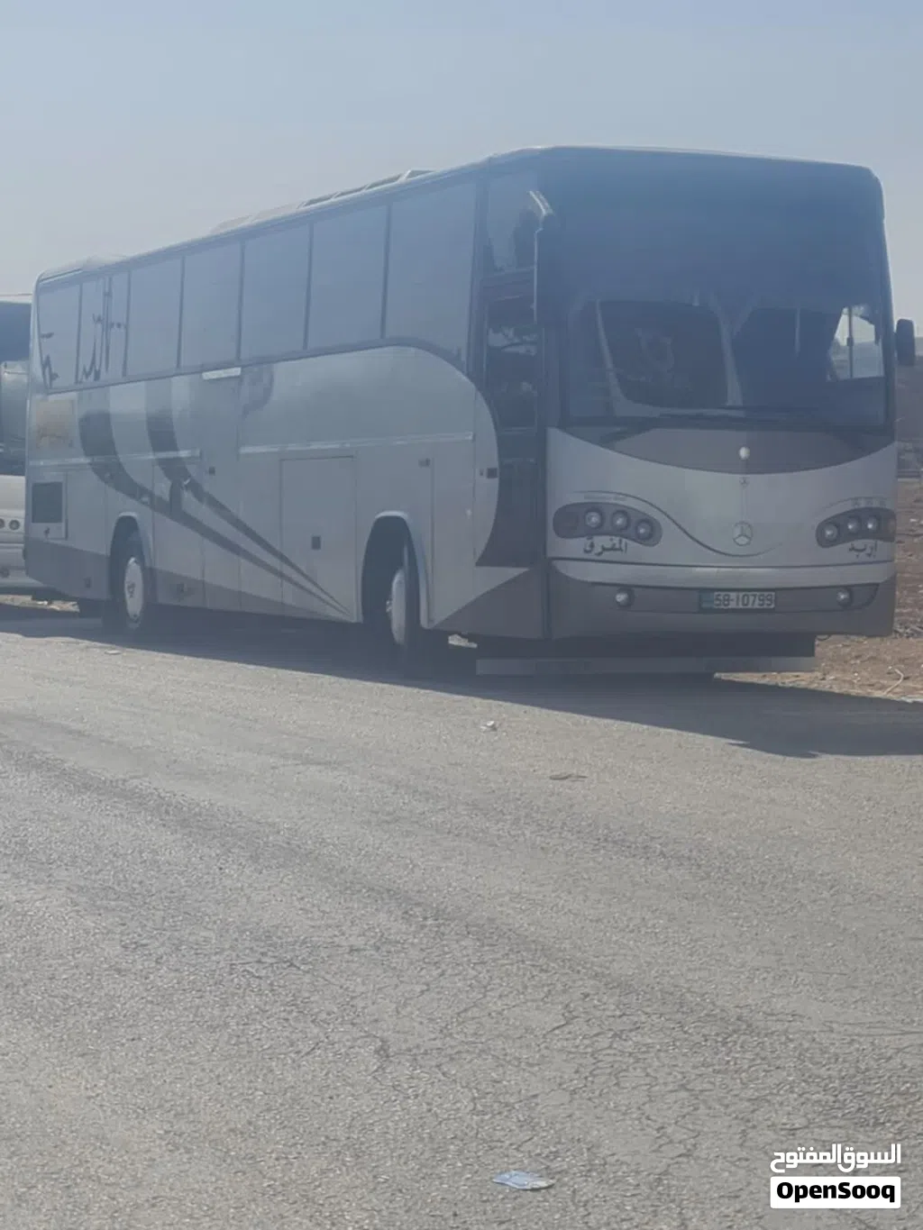 حافلة مع خط عمان العقبه