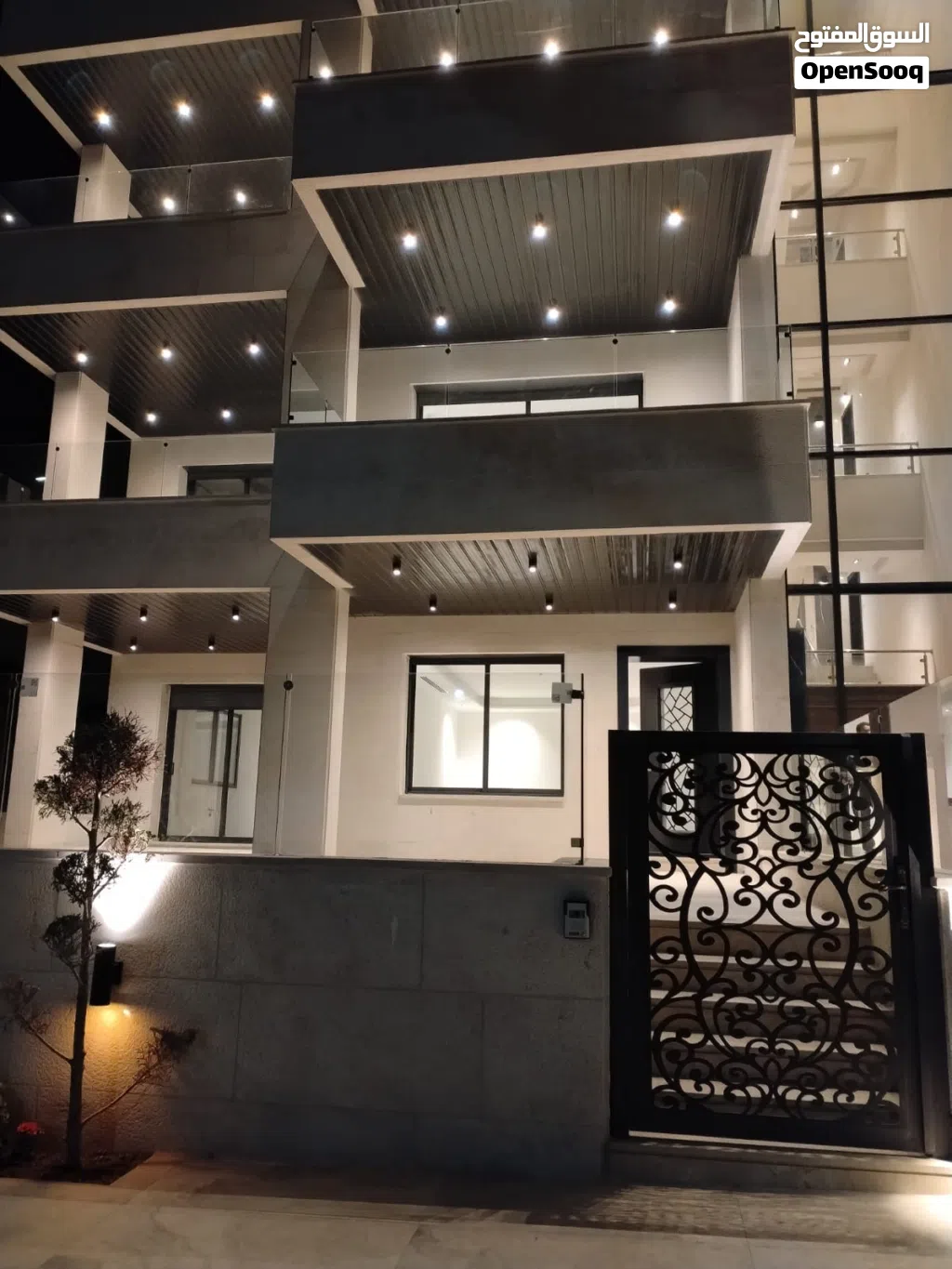 شقة فاخرة * لم تسكن * تشطيبات عالية الجودة * 4نوم * موقع مميز * الدوار الرابع