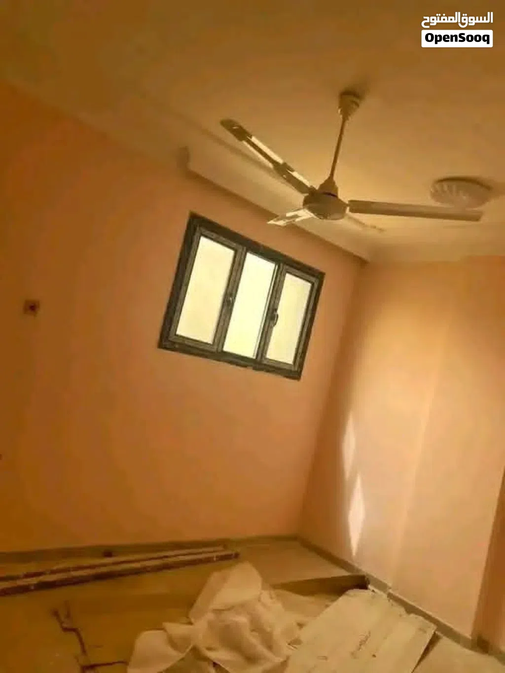 شقة حي الهدى الطابق الثالث يوجد مدخلين