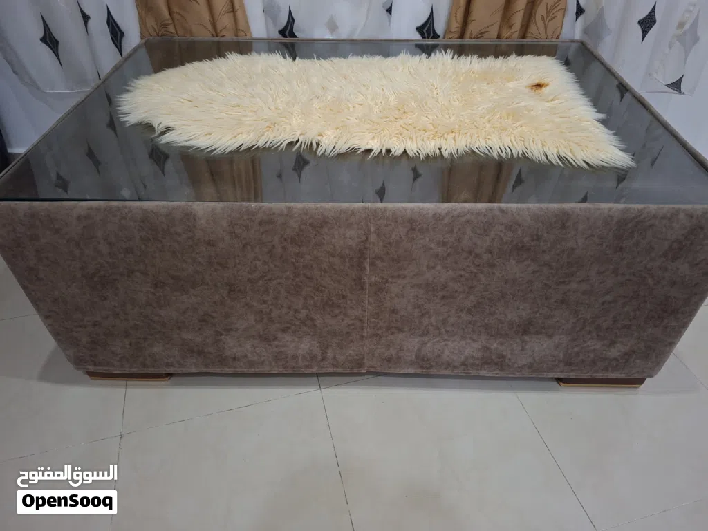 طاولات للبيع