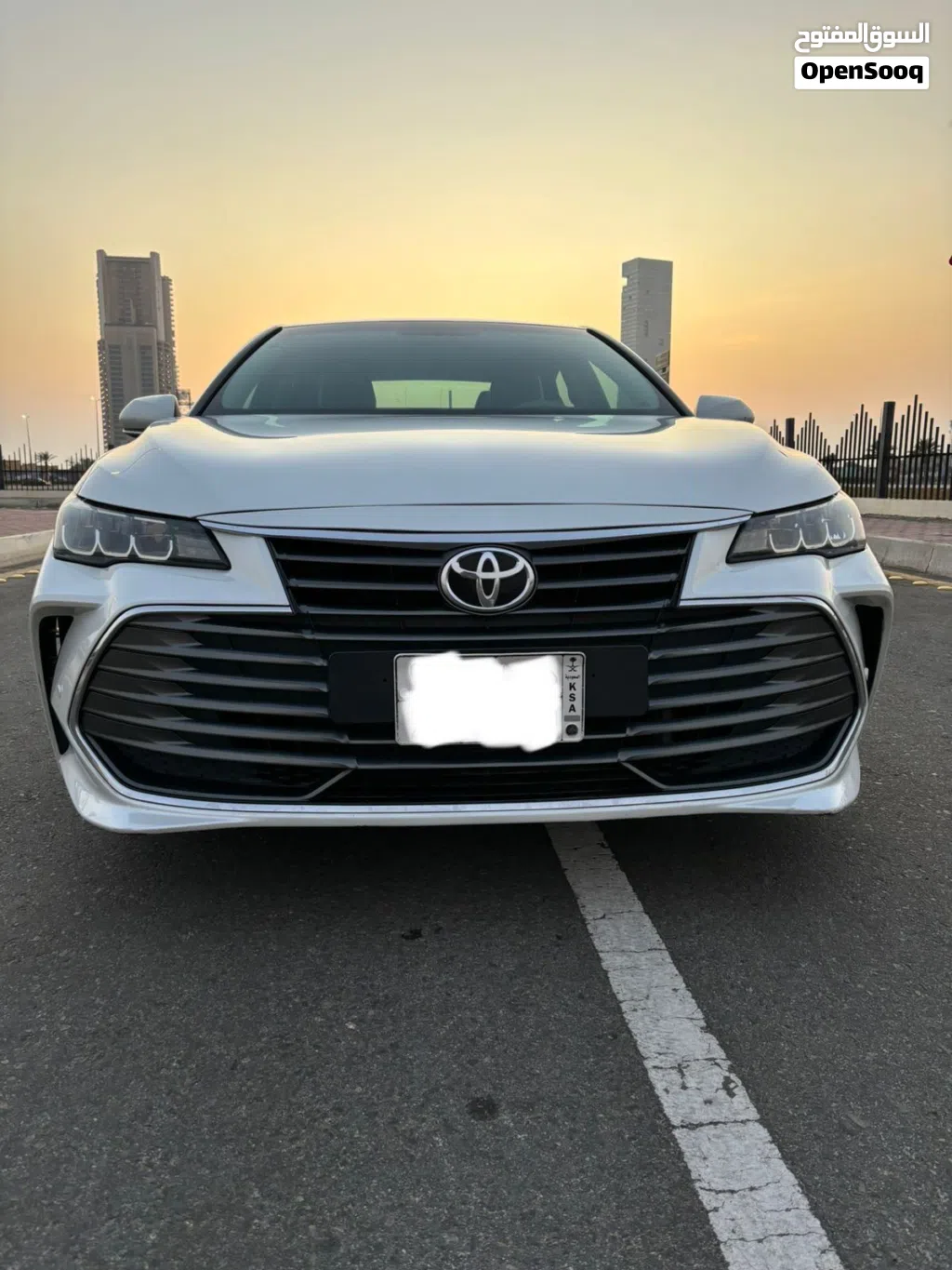 تويوتا افالون XLE