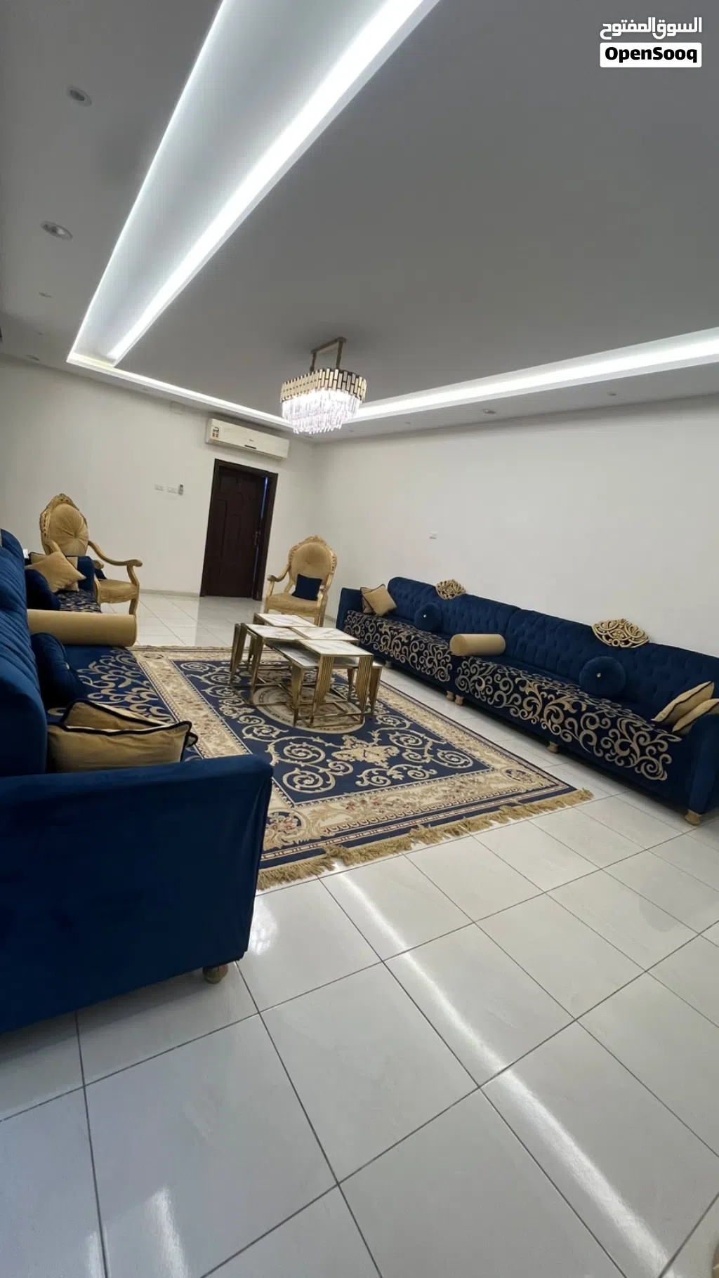 طقم كنب مع الطاوله والفرشة