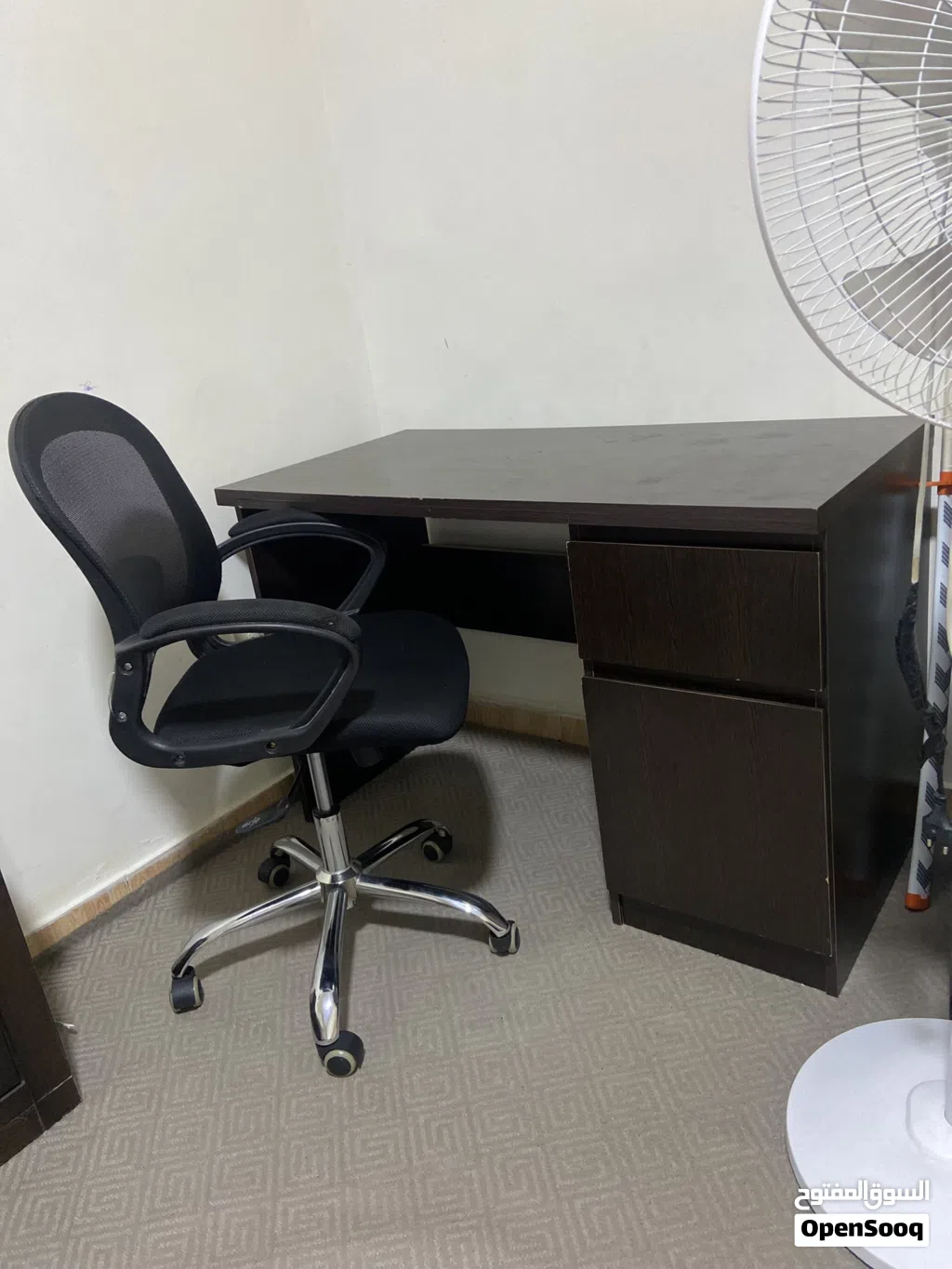 مكتب دراسة بحالة ممتازة