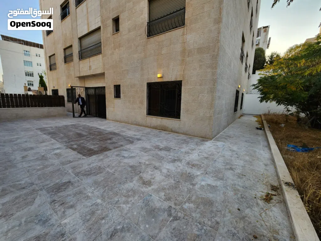 شقة فارغة للبيع في دير غبار ref : 14242