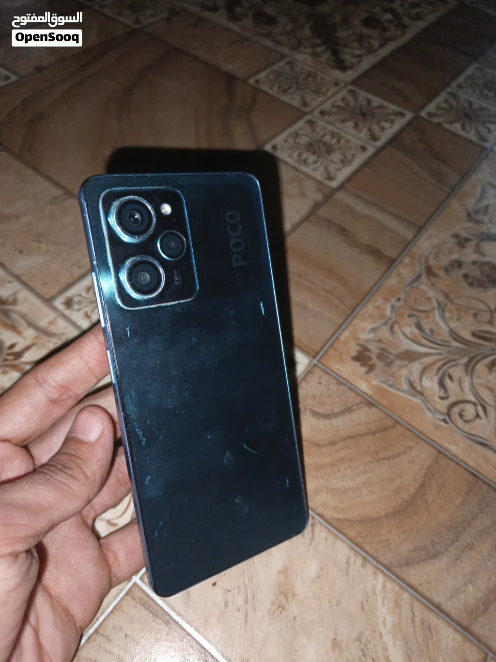 بوكو x5 pro للبيع كارتون وشاحنه ويا مستخدم بي بعض الخدوش البسيطه