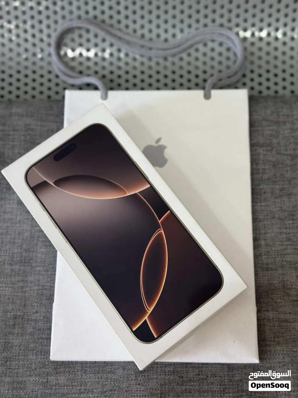 ايفون 16 pro max جديد 1TB ضمان ابل كير