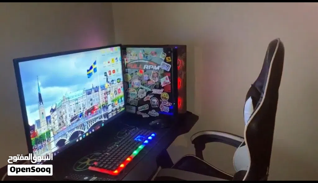 للبيع pc مع طاوله وماوس وكيبود