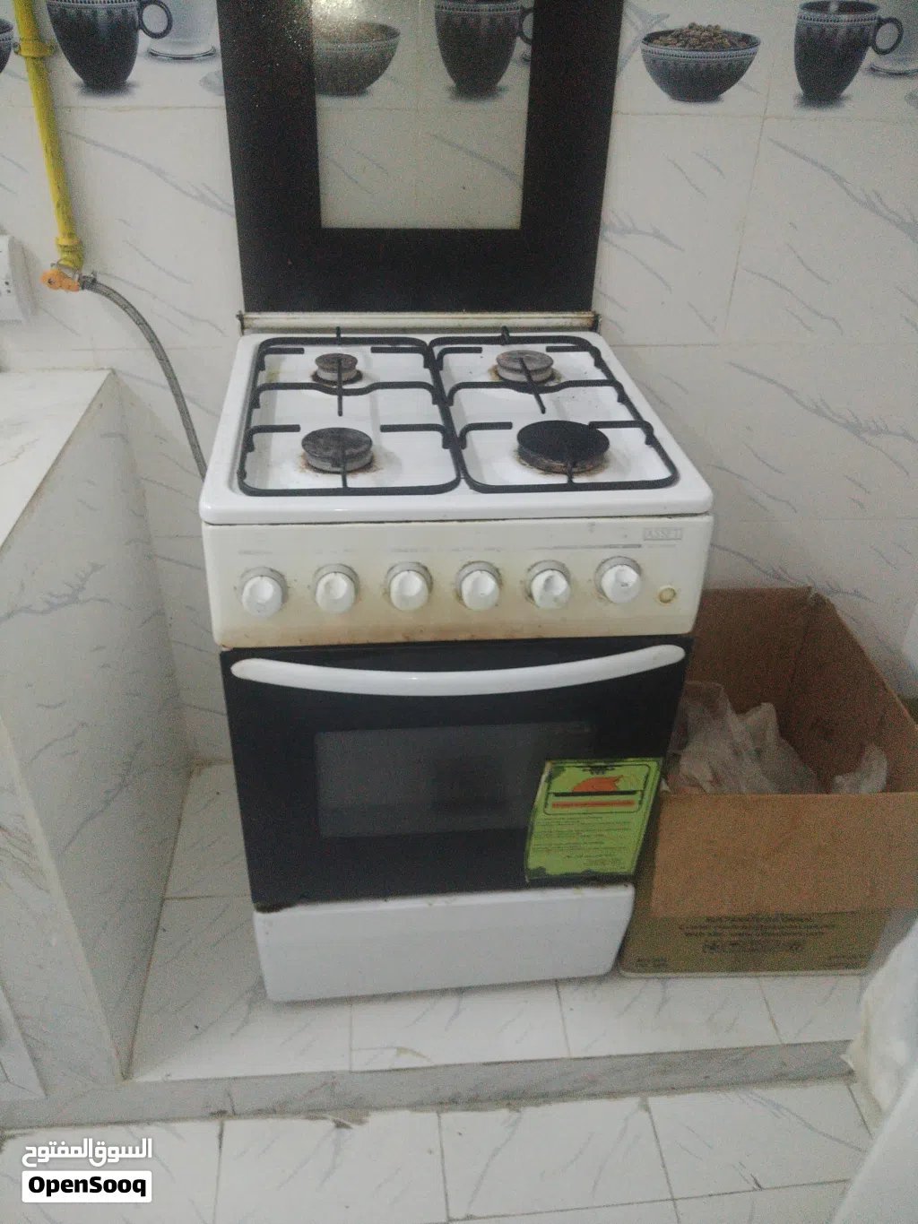 طباخة مستعملة مع سيلندر ب40 ريال