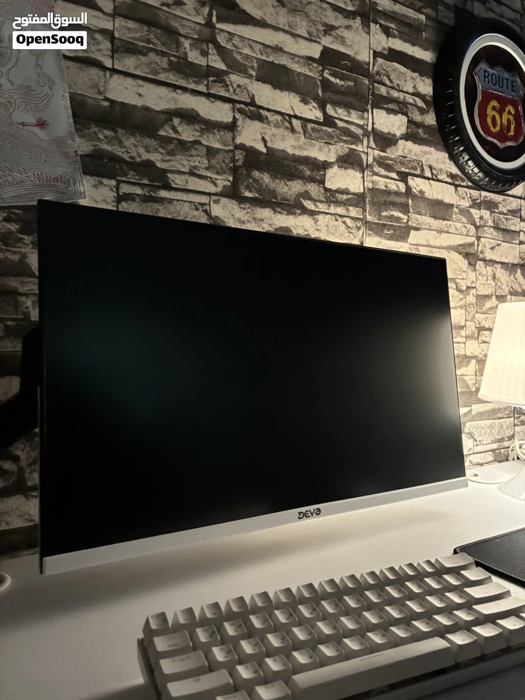 للبيع شاشة Devo مقاس 24 إنش، 165Hz، لون أبيض.