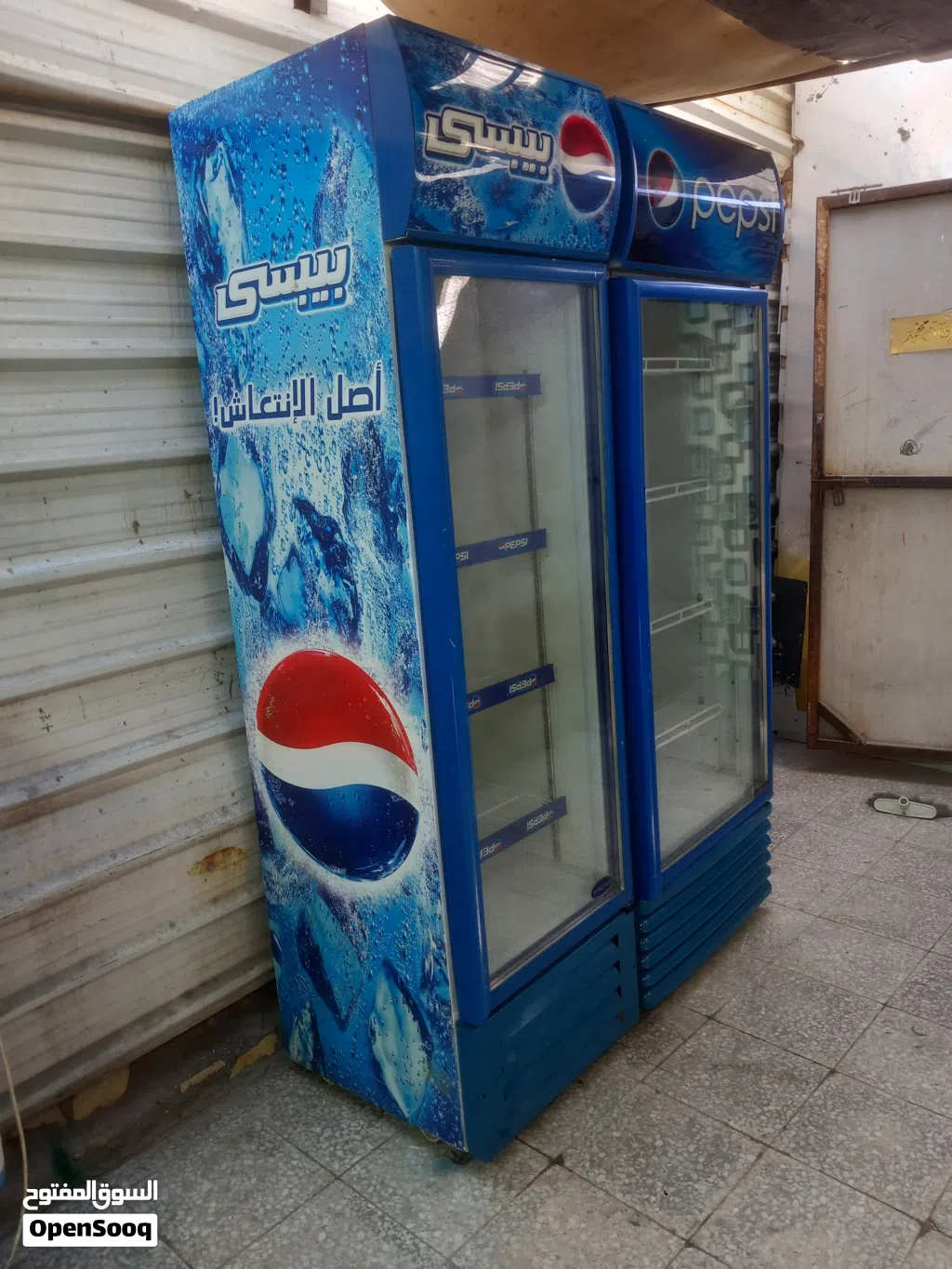 عارضات محل للبيع عدد 2