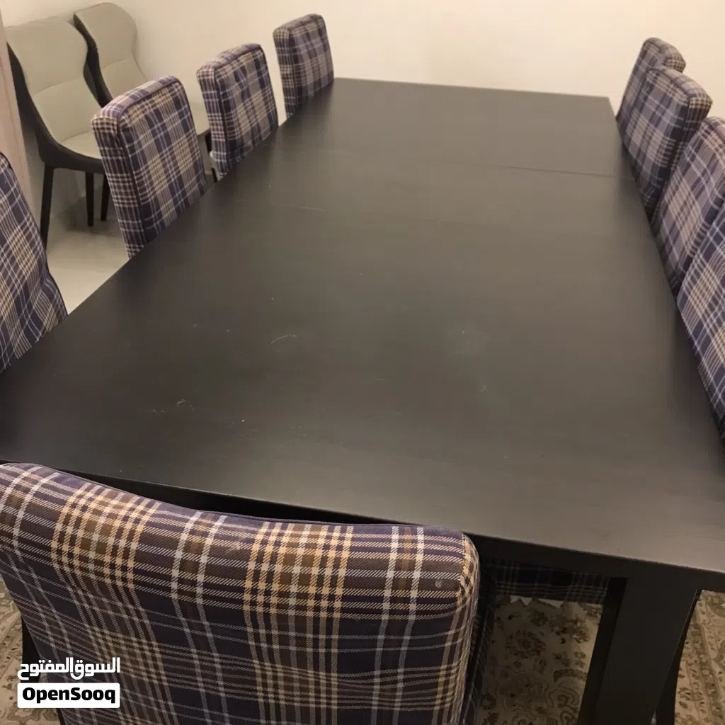 للبيع طولة طعام مع 10 كراسي