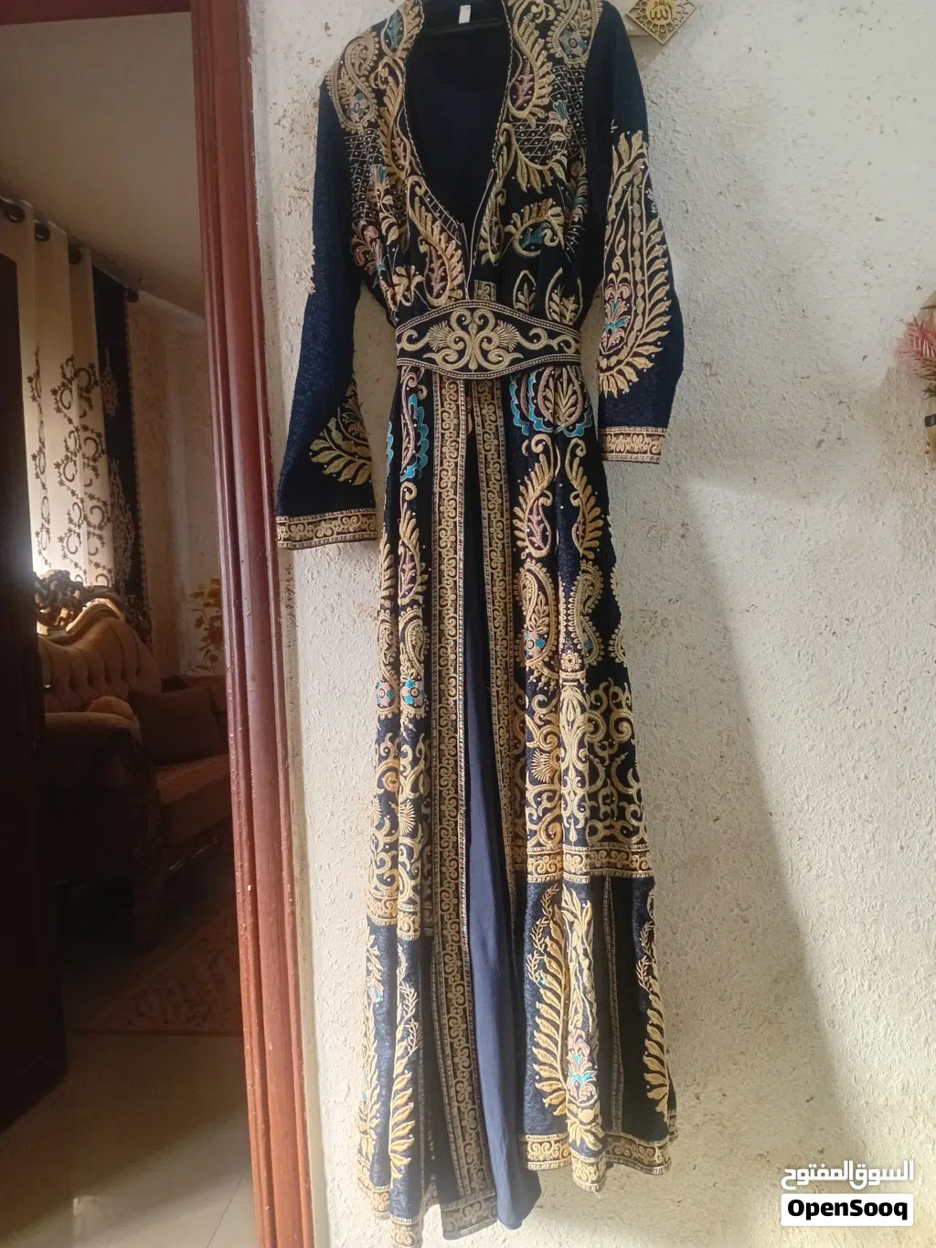 اثواب وفساتين