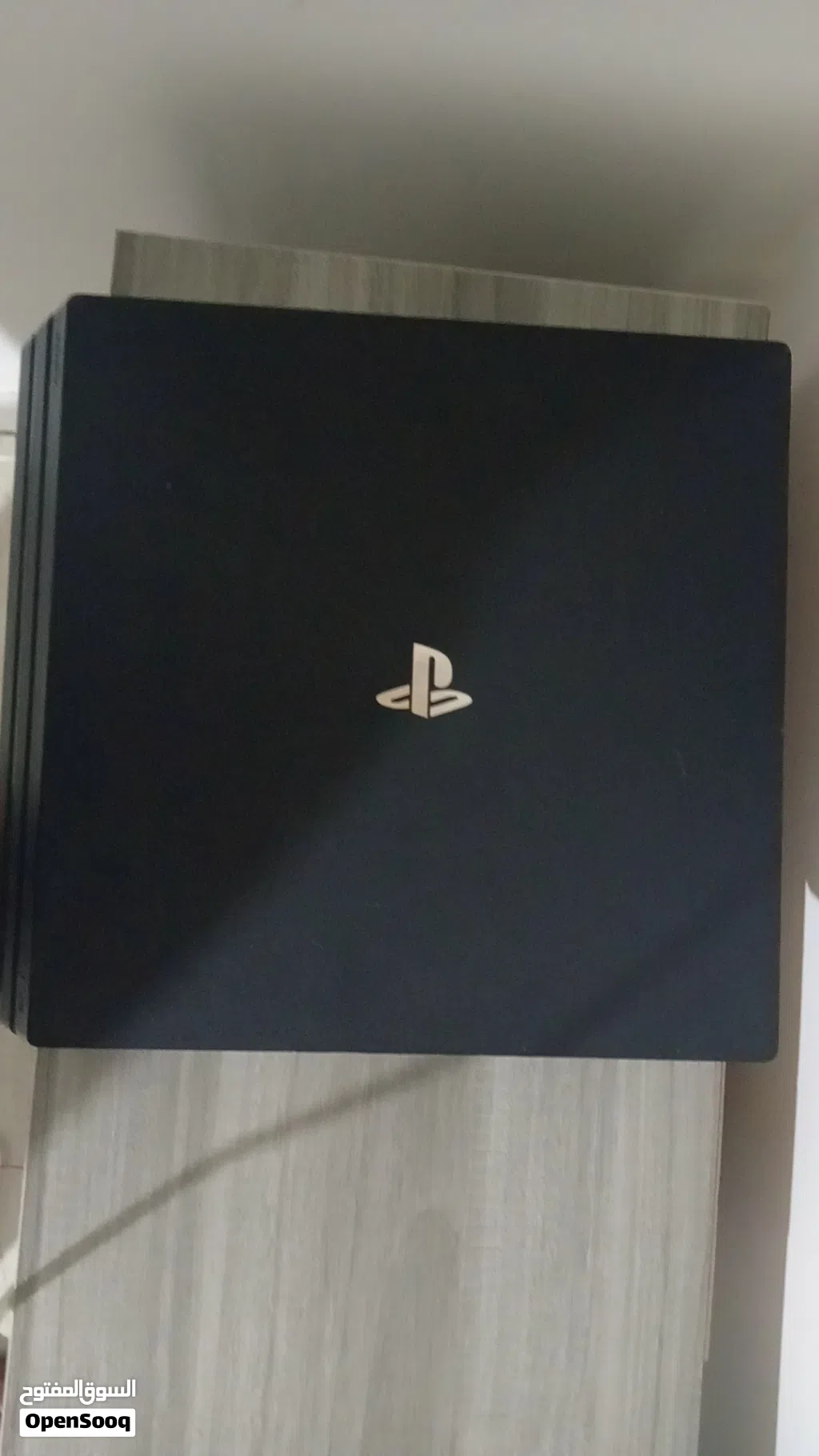 بلاي ستيشن 4 برو للبيع (ps4 pro )