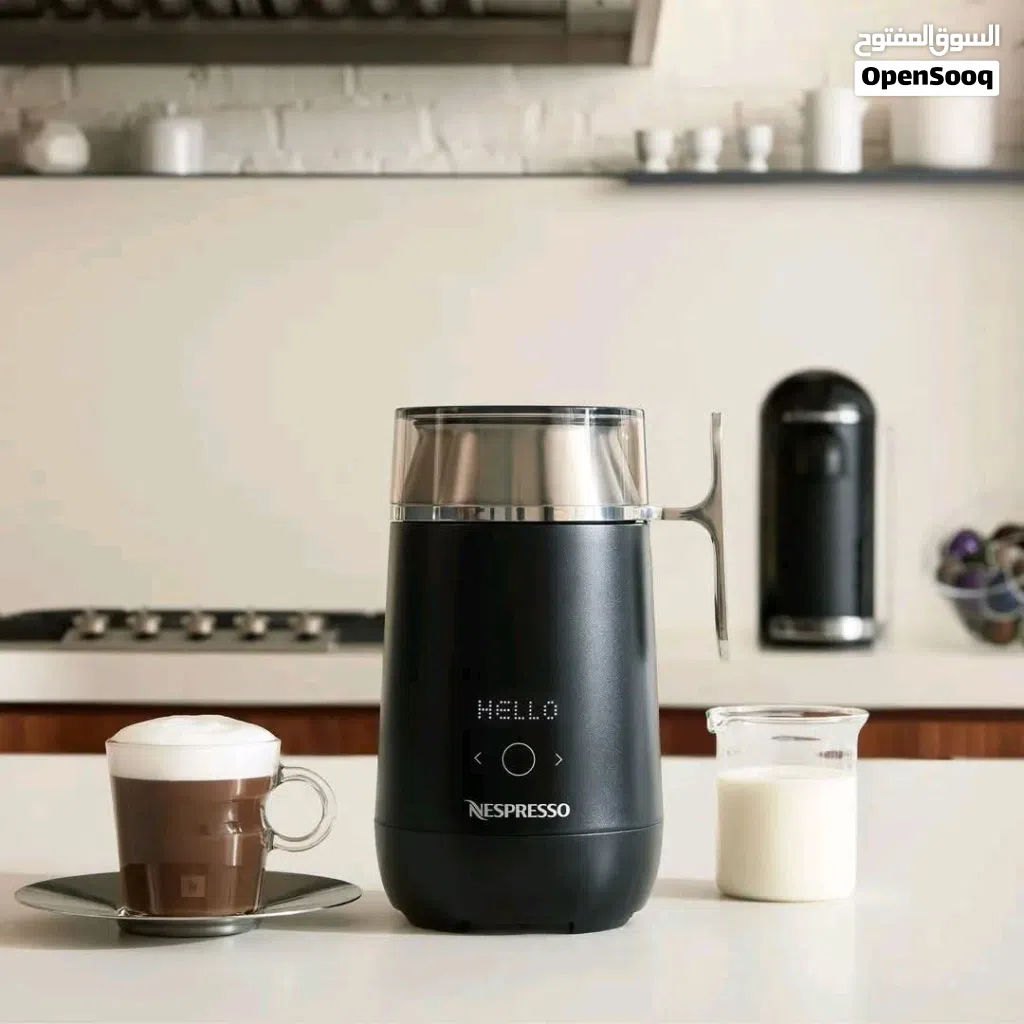 ⁦⁦Nespresso⁩⁩ ⁦⁦Barista⁩⁩. يتميز بشاشة لمس مدمجة تتيح لك اختيار أكثر من ⁦⁦20⁩⁩ وصفة قهوة مختلفة.  يمكن توصيله بت