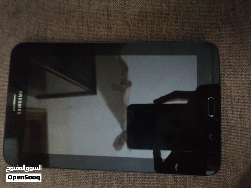 تابلتSamsung GALAXY TAP 3 في حالة جيدة جدا 8جاجا تخزين (خط الاتصال والشبكة غير فعال) مع الشاحن