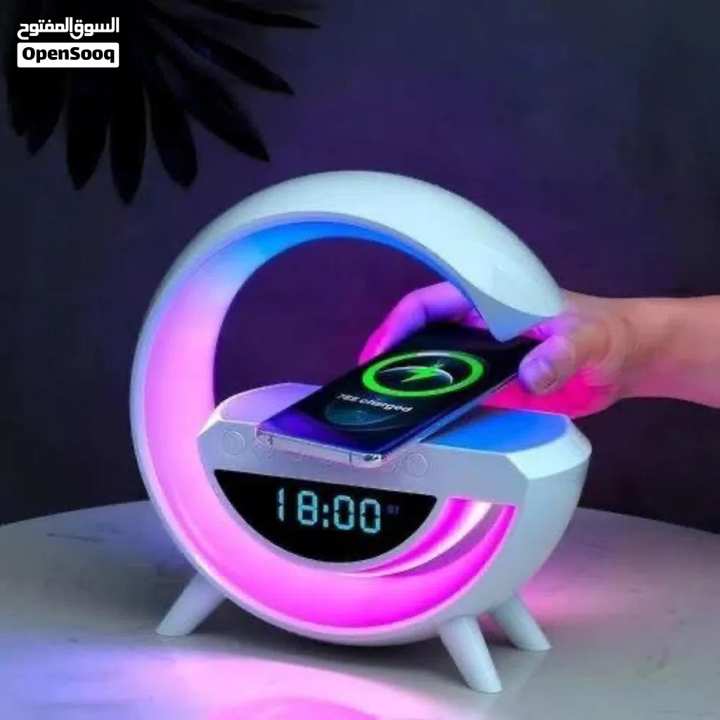 سماعة LED لاسلكية مع شاحن مدمج بسعر العرض ب 8 دنانير واذا اخدت 2 ب 12 دينار والتوصيل علينا لباب بيتك