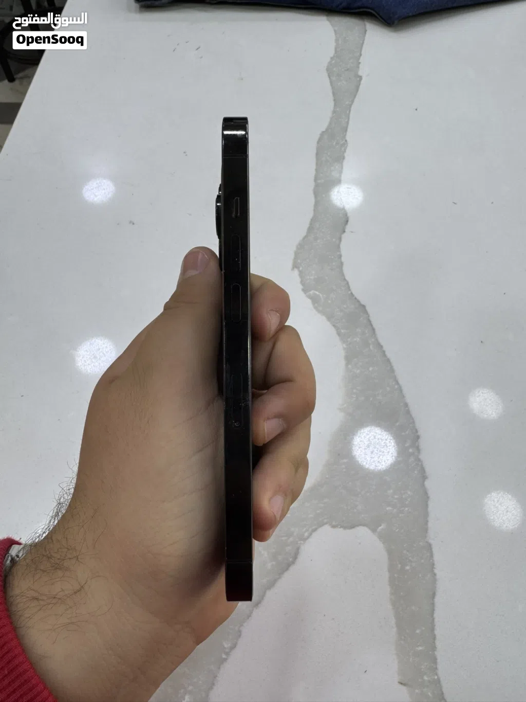 ذاكر 256 بدل بطارية وشاشة iPhone 14 Pro