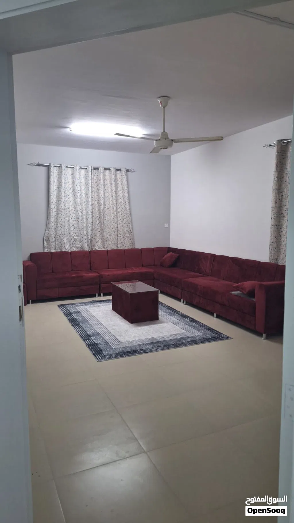 شقه غرفتين ومجلس ومطبخ وحمامين الخوير خلف بنك مسقط