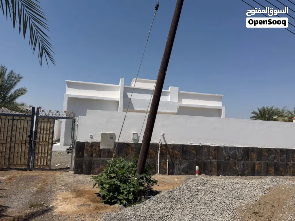 بيت في موقع استراتيجي للبيع أم سيح