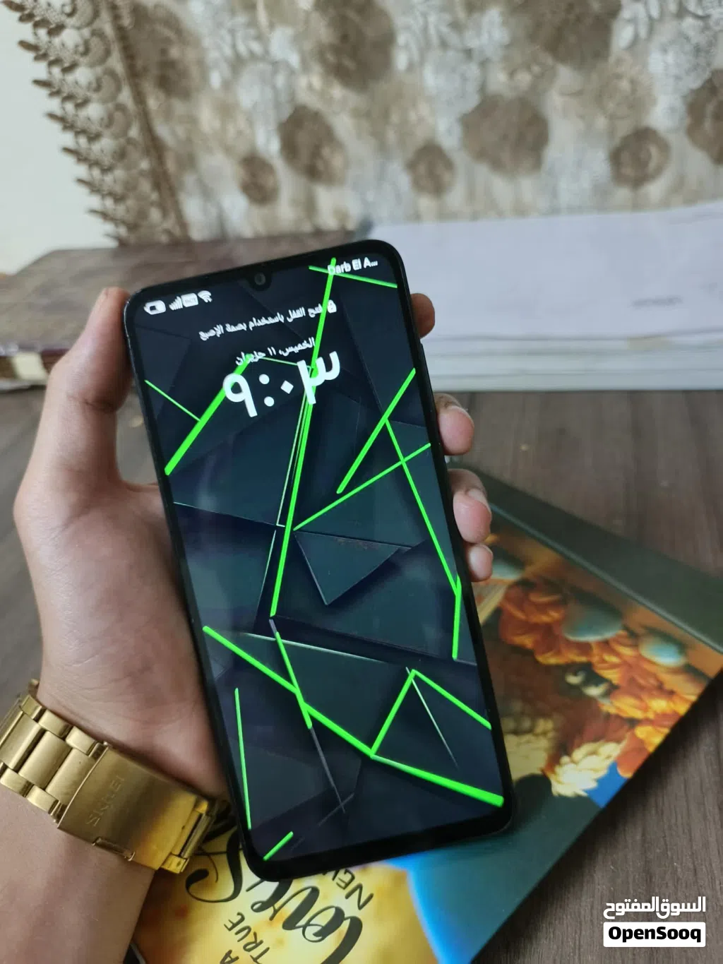 للبيع هاتف HONOR بحالة ممتازة - أداء ممتاز ومساحة عملية