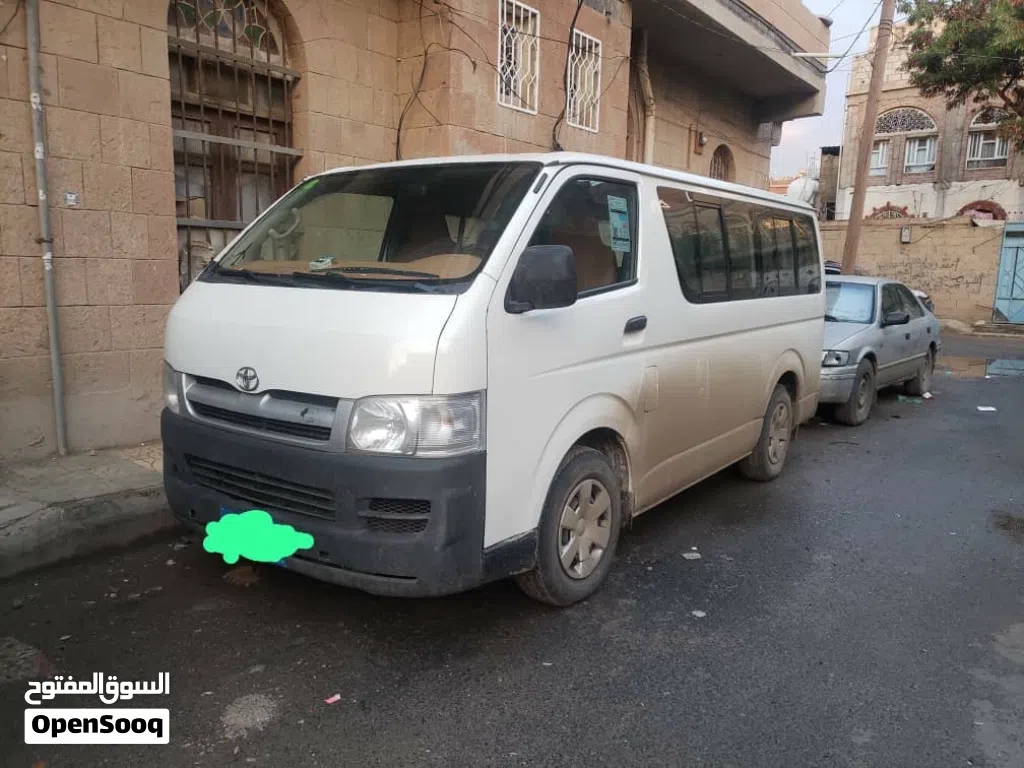 Toyota Hiace Cargo