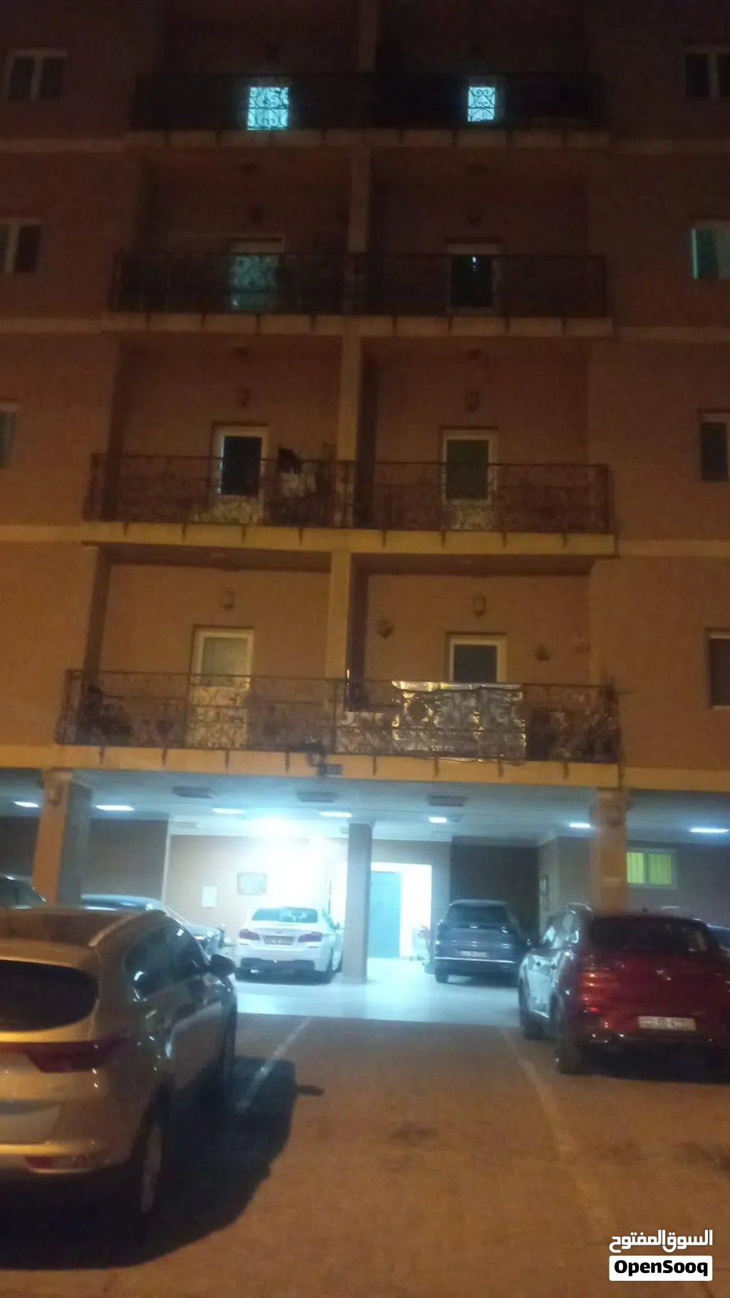 للإيجار شقه غرفتين حمامين غرفه خادمه ميدان حولي