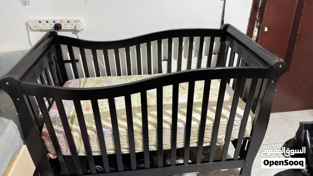 Juniors crib / cot along with new Al Bahli mattress