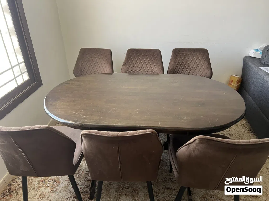 طاولة طعام مع ستة كراسى Dinning Table with Six Chairs