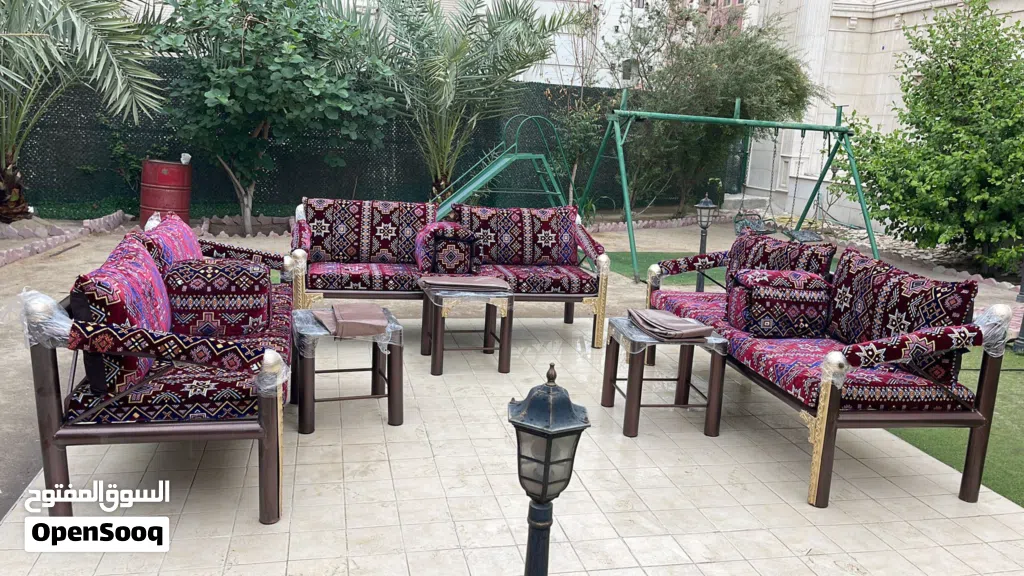 نبيع جميع الكراسي الاثاث الخارجي بافضل الاسعار كراسي ملكي كراسي حديد كراسي خشب كراسي خشب و حديد