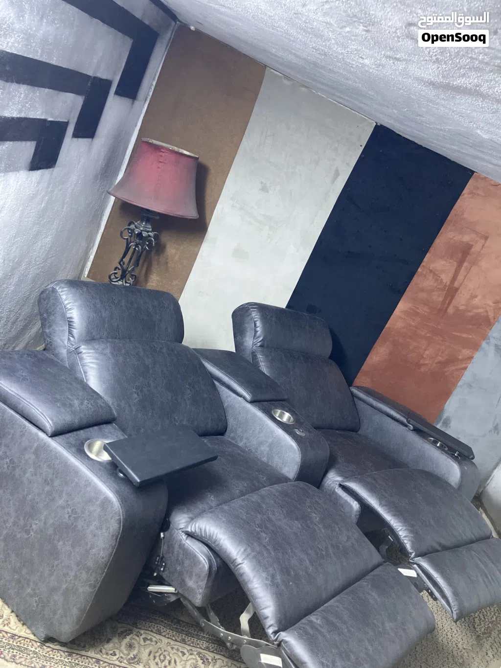 صيانة وتنجيد كراسي الريكلاينر بدقة عالية واسعار مميزة