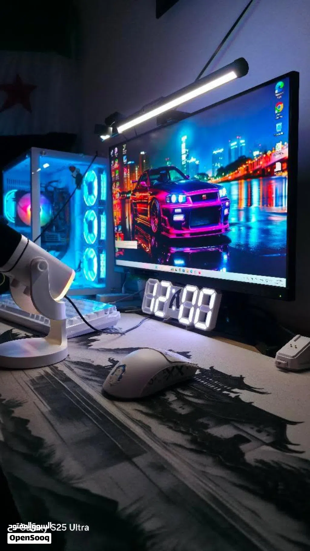 بي سي جيمينج مع جميع ملحقاته شاشه وكيبورد وماوس وماوس باد وسماعه وستاند سماعه وساعه رقميه واضأة شاشه