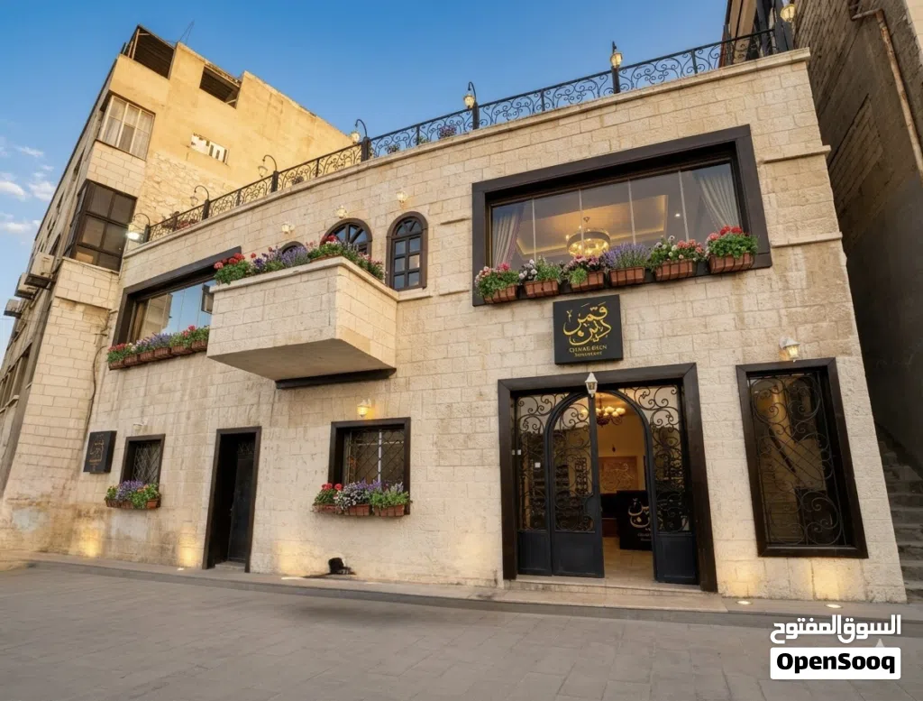 مطعم وكوفي شوب وترس في جبل عمان مجهز بالكامل للضمان او الاداره لعدم التفرغ