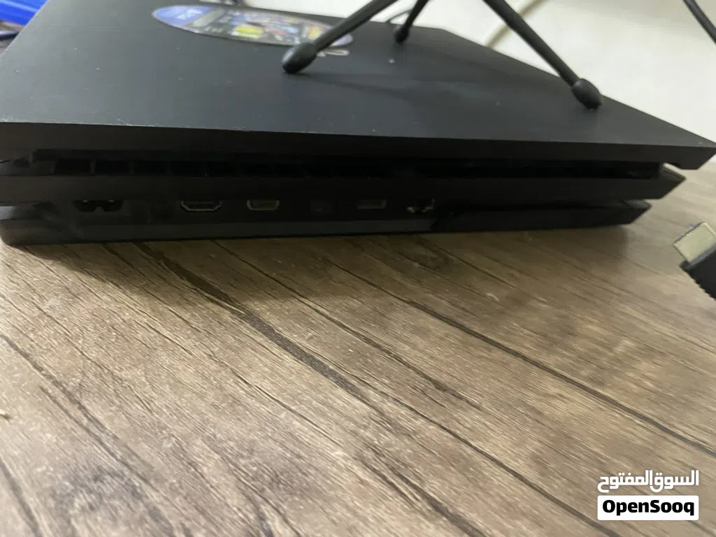 ببيع جهاز PlayStation 4 Pro 4K حالة ممتازة جدًا وكأنه جديد تقريبًا