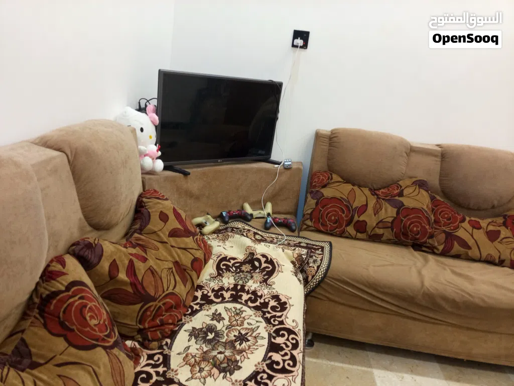 تخم مستعمل شي قليل 3 قنفات ومن ضمنهم زاويه حلوا