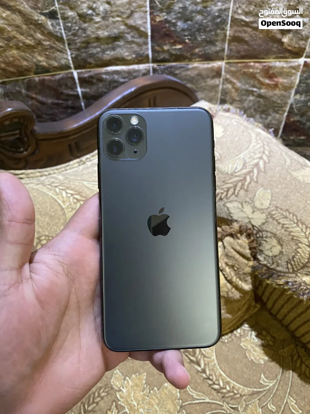 ايفون 11pro max مساحه 256 وكاله