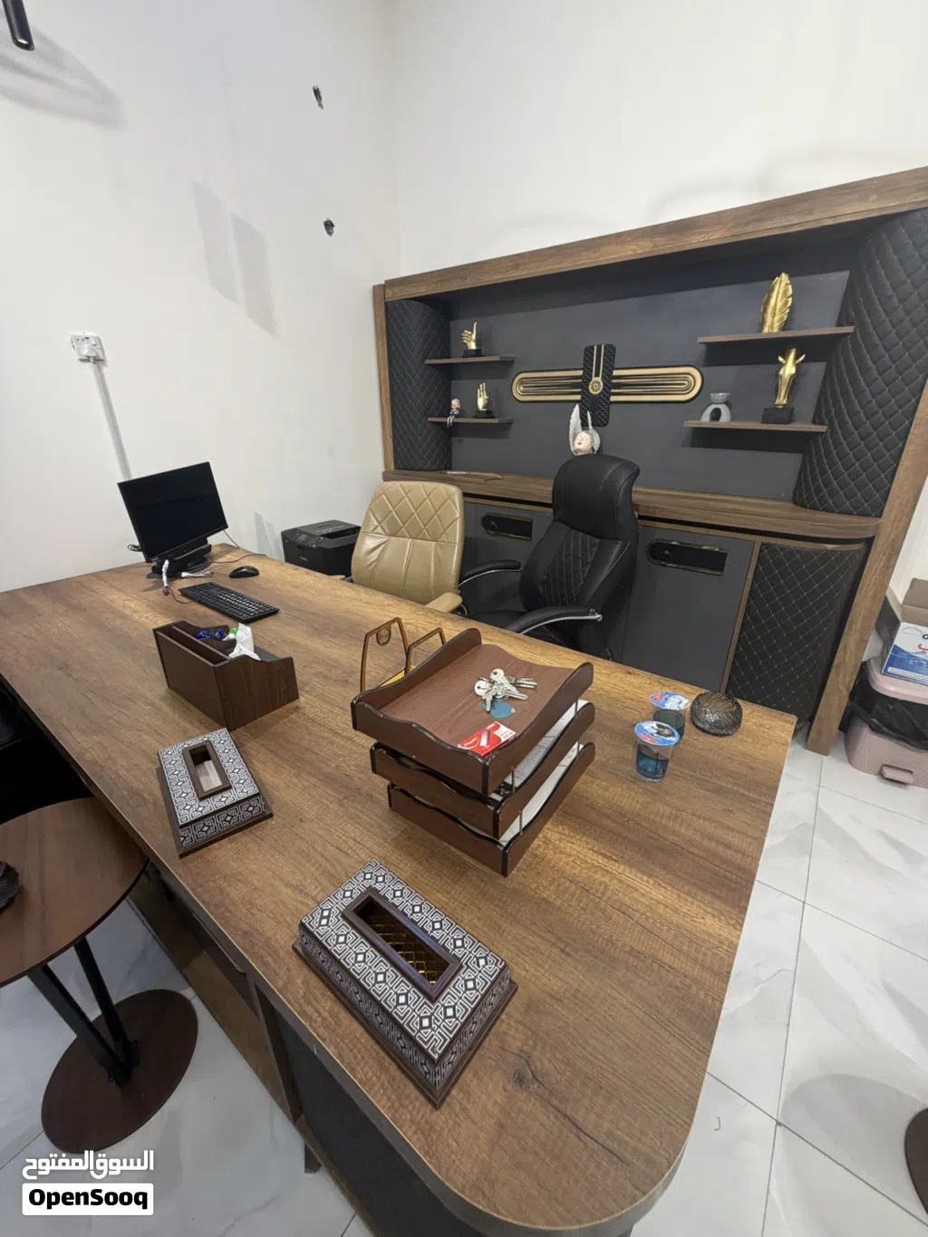 مكتب مع طخم قنفات متكامل للبيع