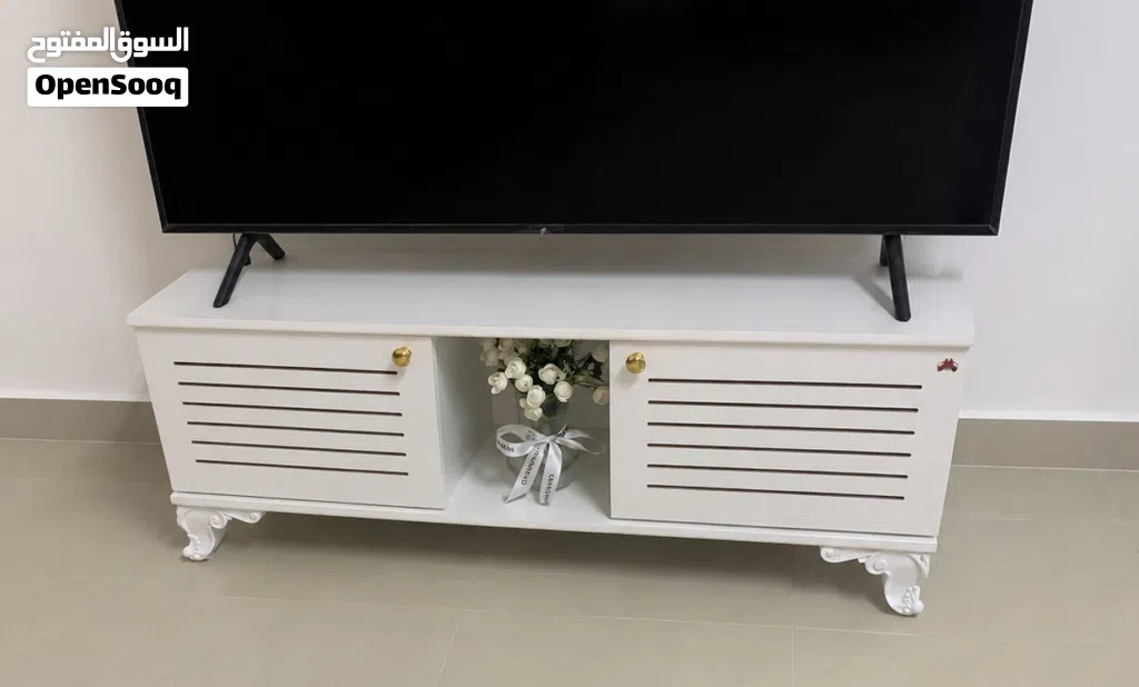 طاولة تلفزيون مودرن للبيع