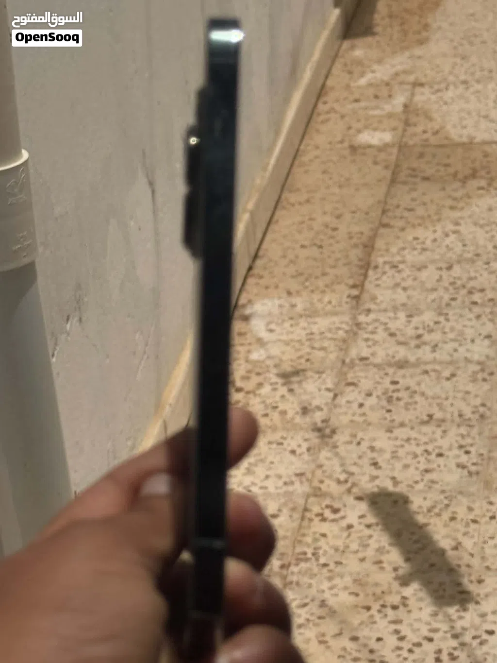 السلام عليكم عندي ايفون 13برو ربي يبارك عيب وحد بس في شاشه كسر بصيط