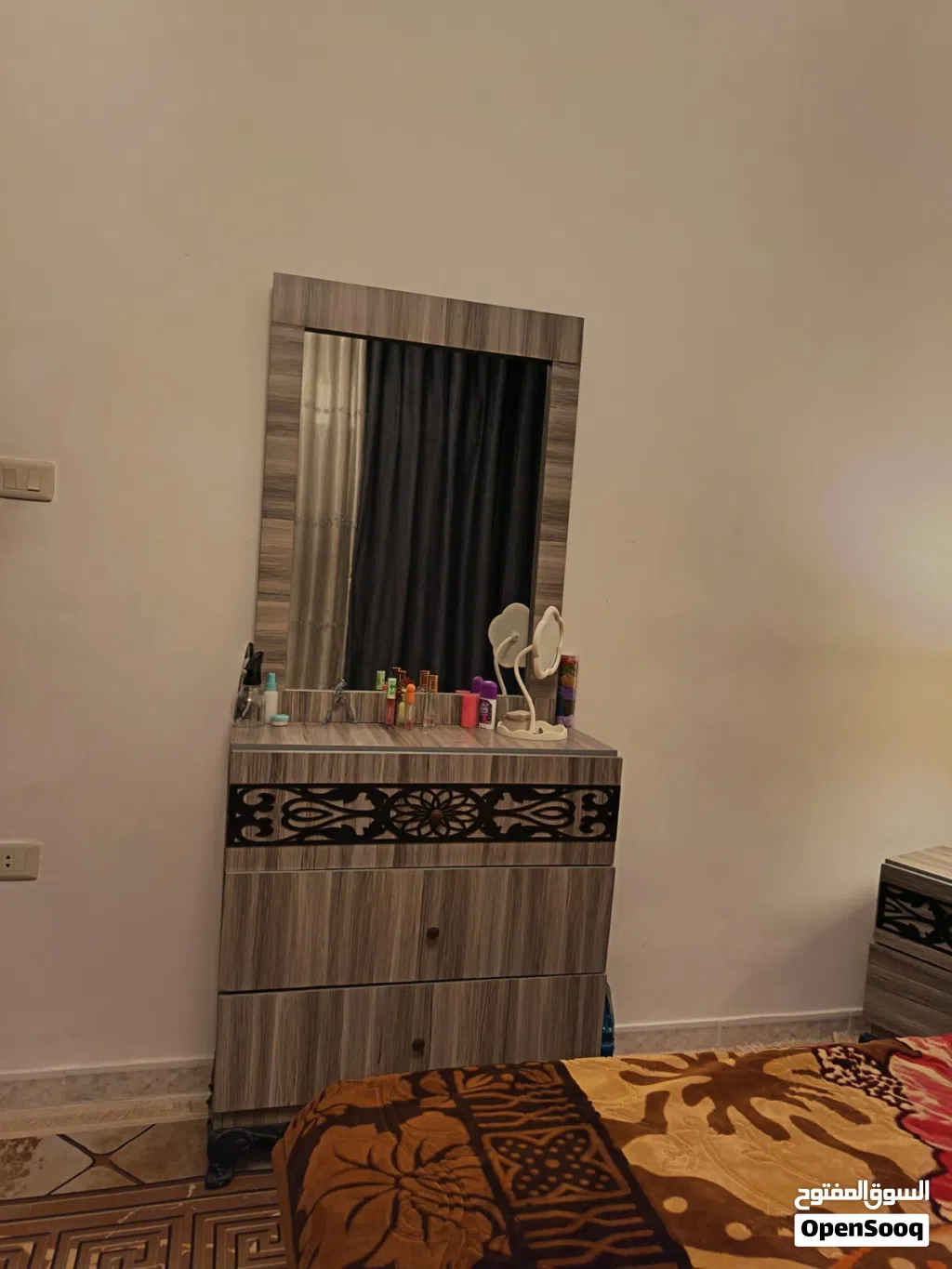 غرفة نوم شبه جديد