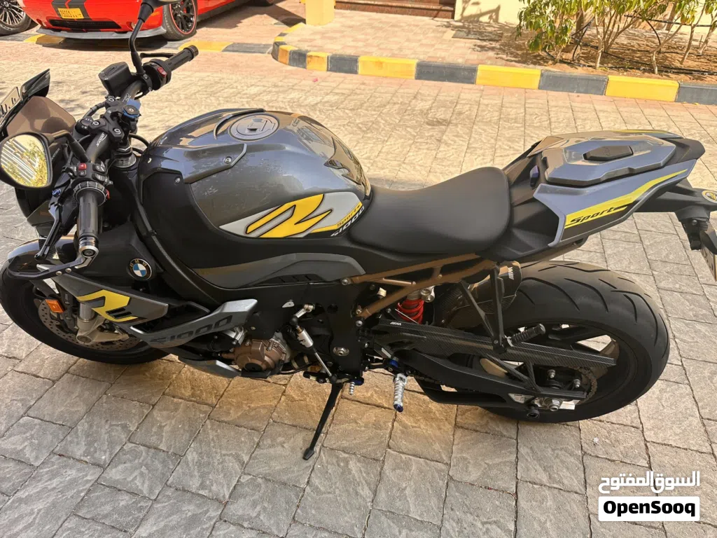بي إم دبليو S 1000 R