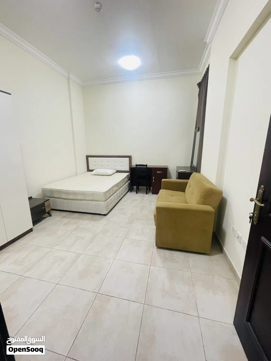 SINGLE & TWO EXCUTIVE MALE & FEMALE BACHELORS ROOMS
