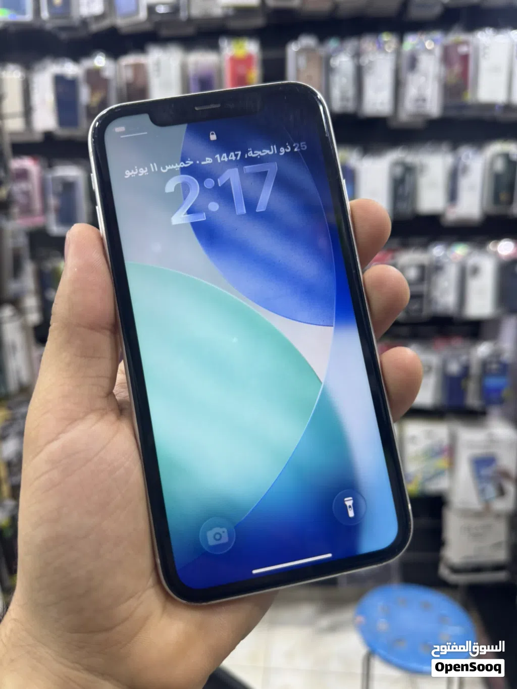 ايفون 11 لون ابيض