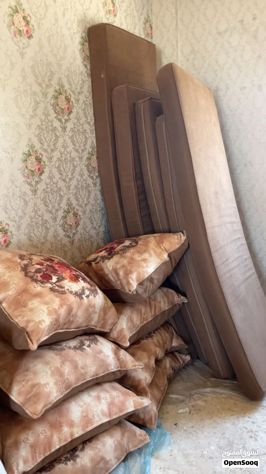 اثاث ومخدات للبيع استخدام سنه الأثاث صلاة النبي مافيه اشي