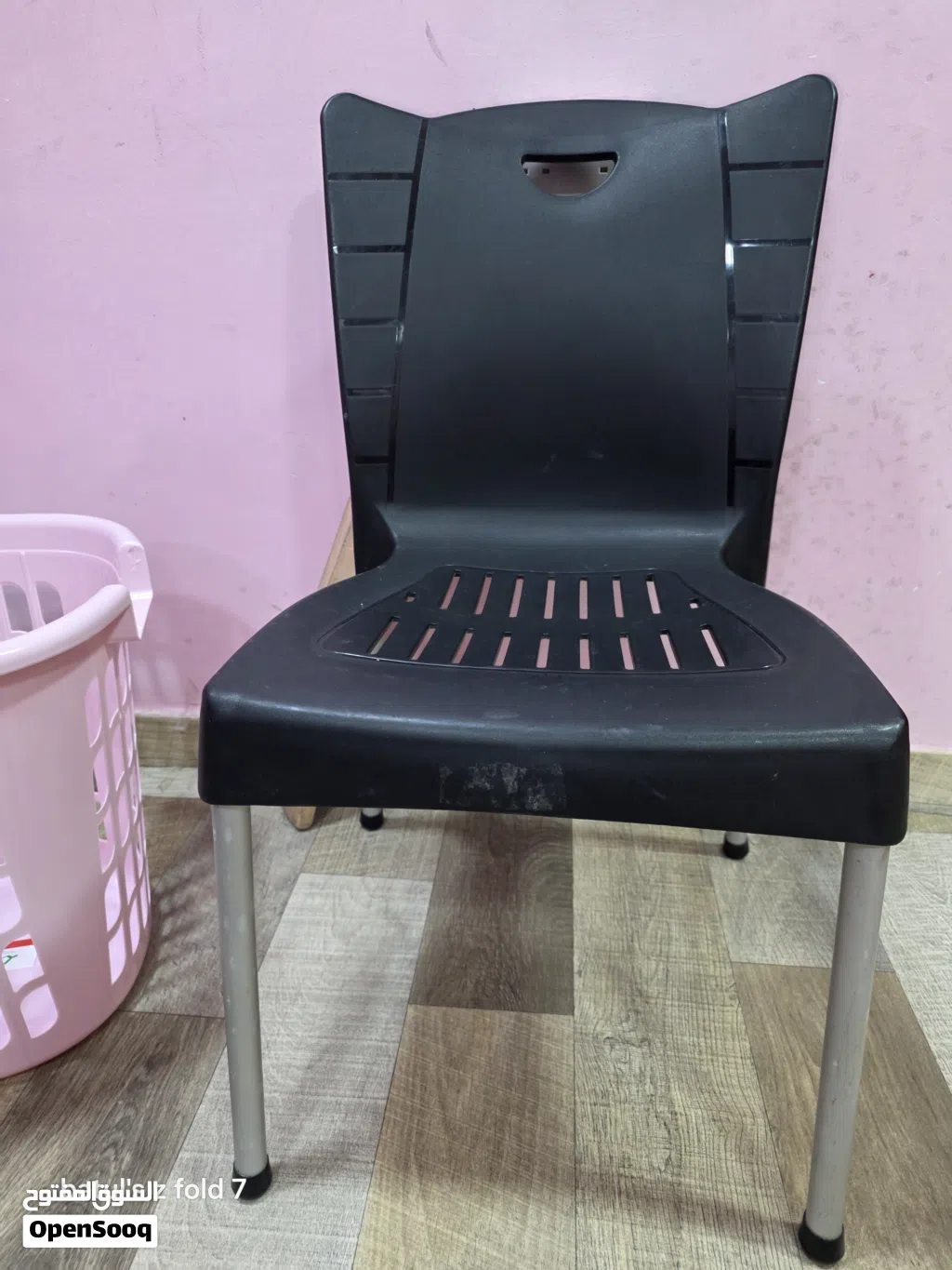 black heavy duty plastic chair