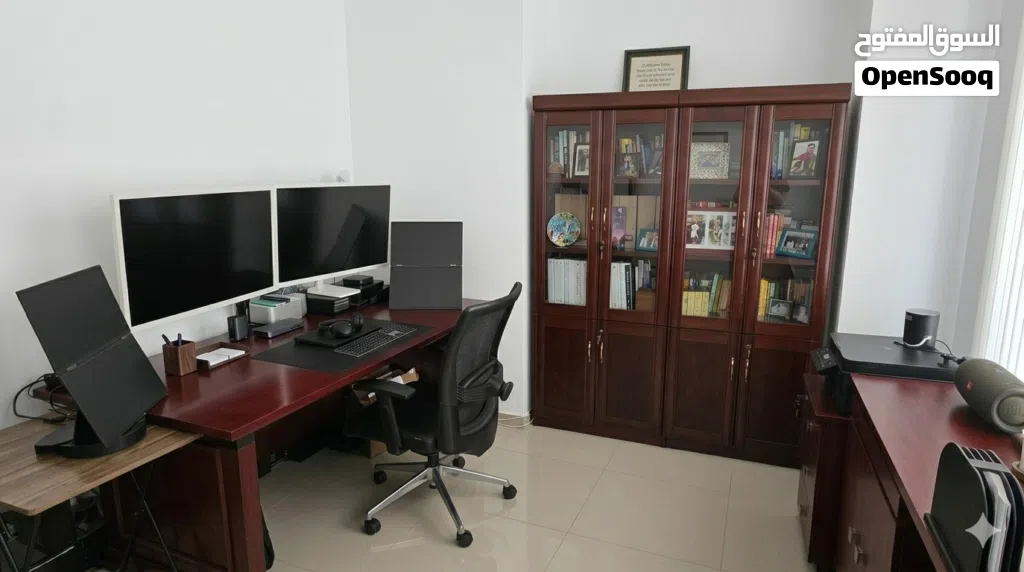 Full set office in excellent condition