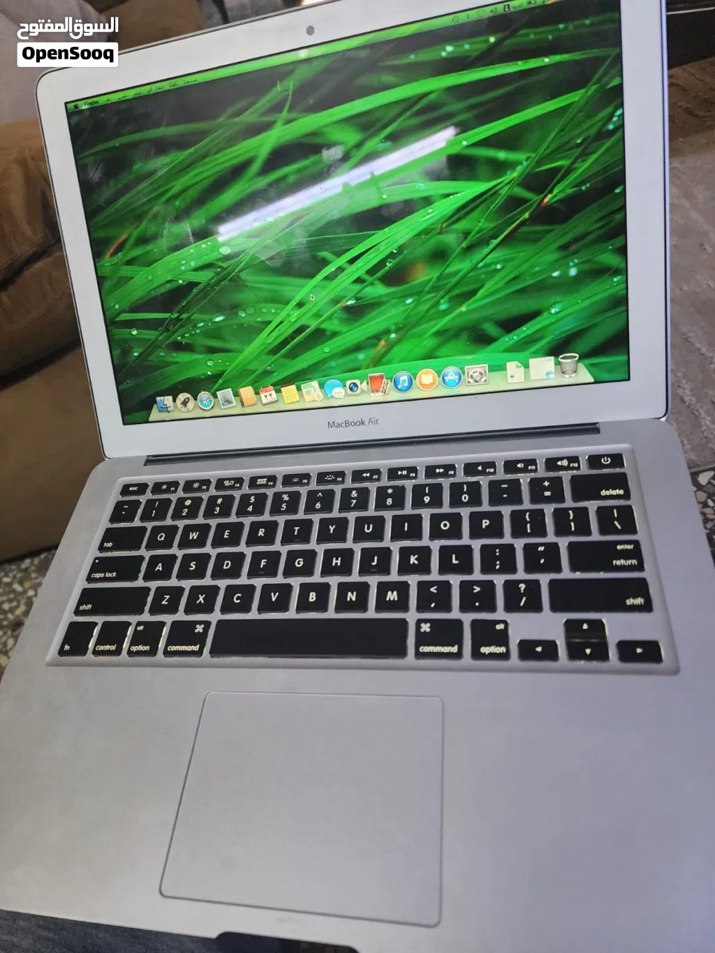 للبيع استعمال خفيف سعر 150 دينار ذاكرة 4 غ ب سريع الاستخدام mac book air