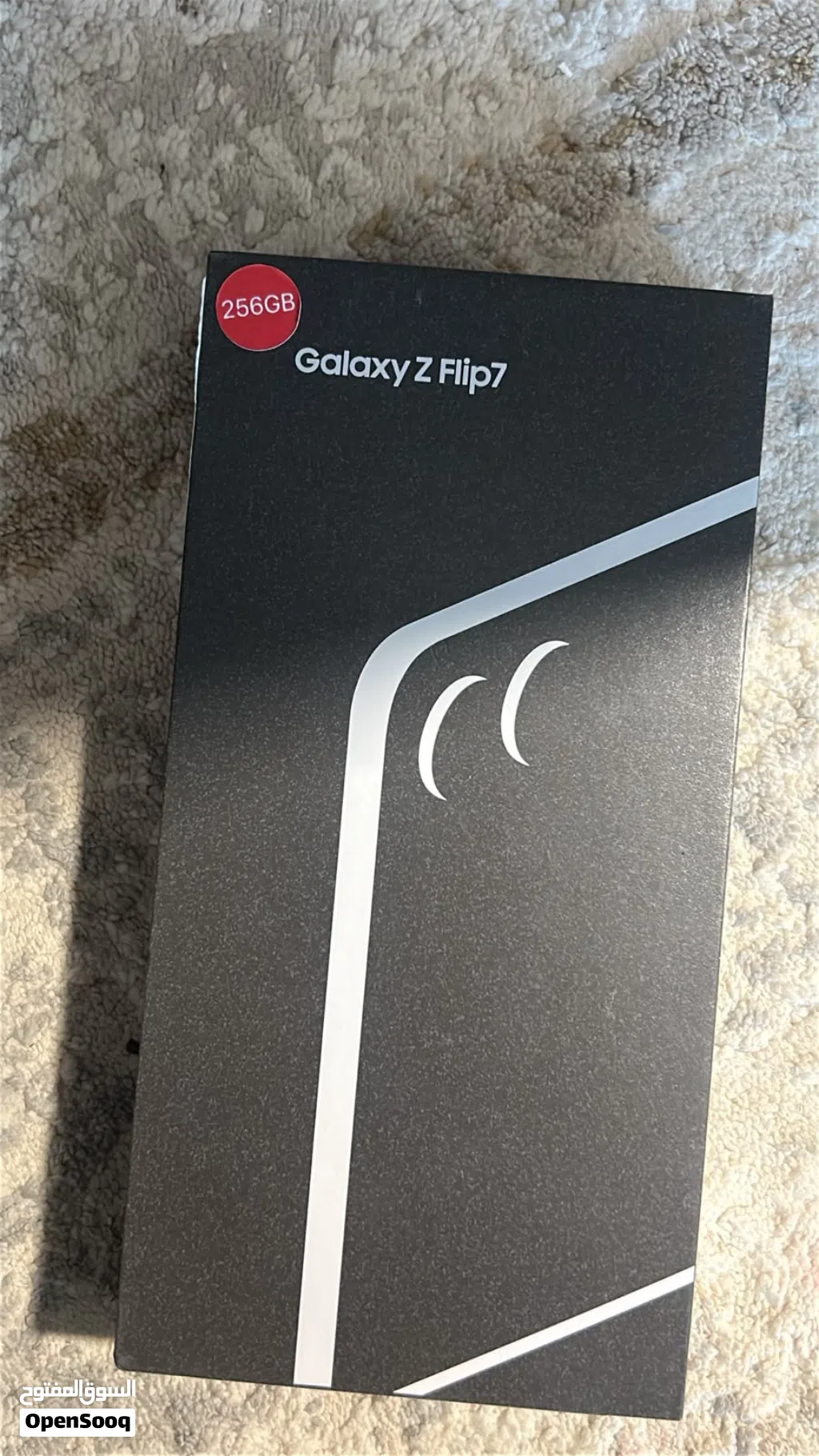 Samsung Galaxy Z Flip7 brand new only 1 month use Excellent condition like new 256gb titanium gray