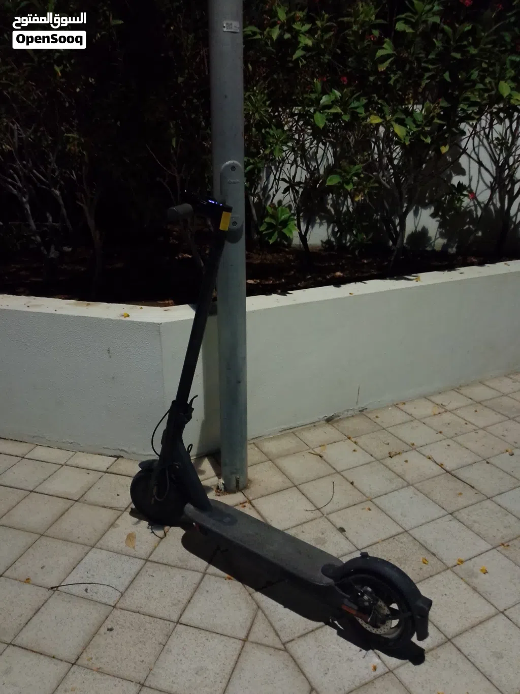 {CHEAP ELECTRIC SCOOTER} in very good condition 50 OMR only for teenagers are adults